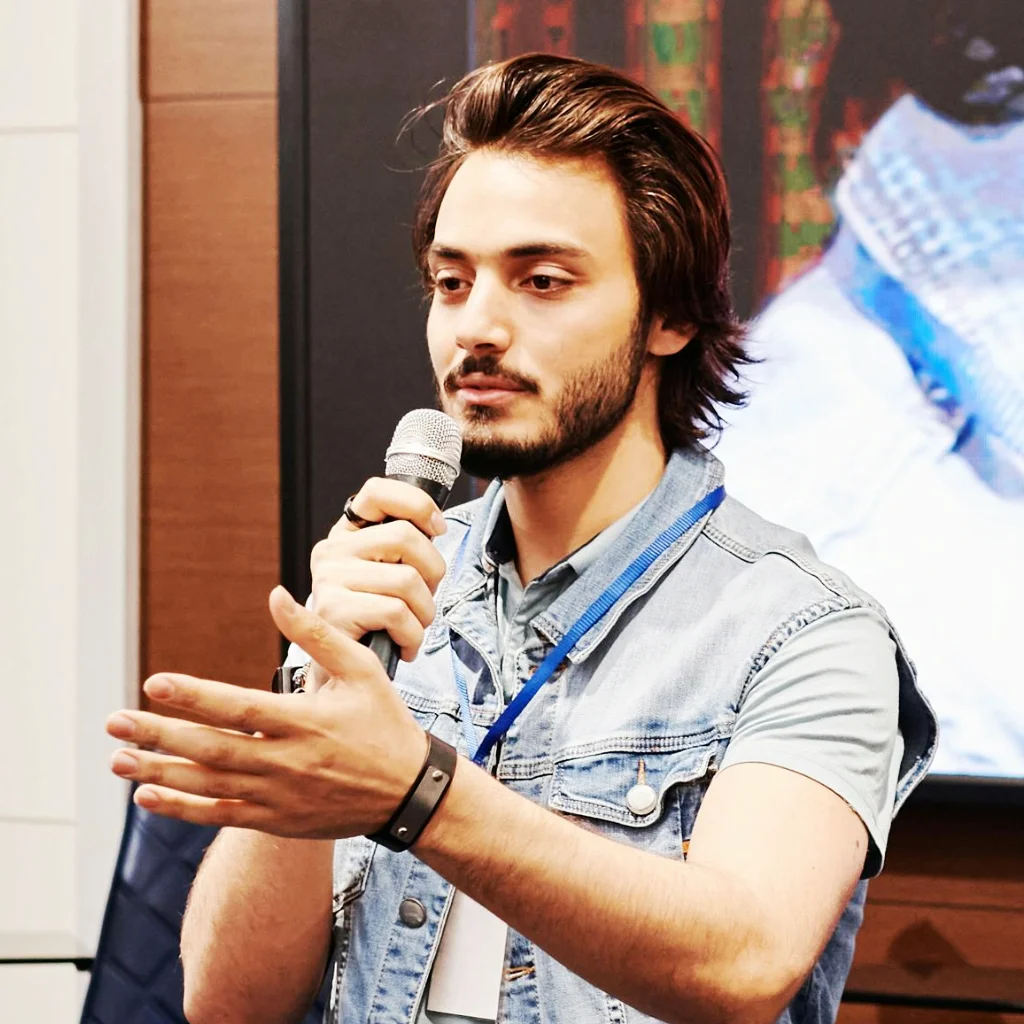 Имя спикера